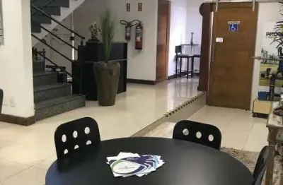 Galpão no jardim umuarama  térreo: recepção, sala de estar, sala administrativo, deposito, cozinha/refeitório e banheiro feminino e masculino.  piso superior: 3 salas, 1 sala com sacada, banheiro soci