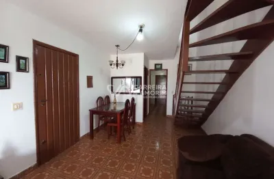 Sobrado a venda 3 dormitórios, 1 suite, sala, cozinha, área gourmet com churrasqueira, 2 vagas de garagem, jardim monte azul, metrô giovanni gronchi.