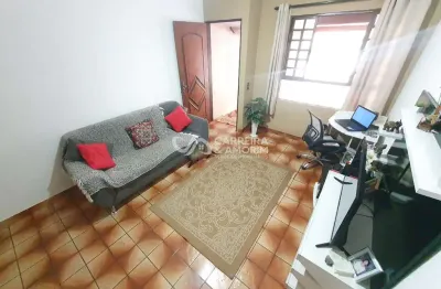 Casa a venda, sobrado 3 dormitórios, suíte, sala, cozinha, área de serviços, 2 banheiros, garagem. próximo metrô capão redondo - parque maria helena.