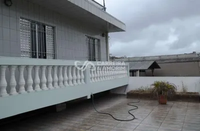 Casa para alugar com 3 dormitórios, 1 suíte,  sacada, 2 salões comérciais, churrasqueira e fogão com lenha, 3 vagas de garagem, jardim são bento novo.