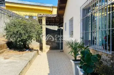 Casa a venda 3 dormitórios, 01 suíte, 2 vagas de garagem, parque figueira grande, com quintal mais terreno, terminal de onibus guarapiranga.