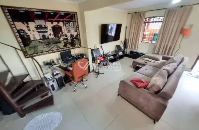 Casa a venda, sobrado 3 dormitórios, 3 banheiros, sala de jantar, sala de estar, cozinha, área de serviço. 3 vagas de garagem. jardim são luiz.