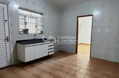 Alugo casa com 02 dormitórios grandes, sala, cozinha, jardim lidia à 10 min (750 m) da  estação metrô capão redondo linha lilas, não aceita pets.