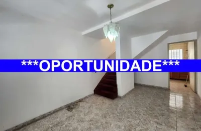 Casa à venda (preço de oportunidade), sobrado 2 dormitórios, vaga de garagem, quintal nos fundos, próximo do metro capão redondo - parque maria helena