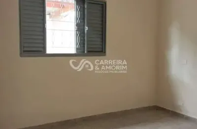 Esta encantadora casa térrea, localizada na rua professor otávio guimarães, oferece o equilíbrio perfeito