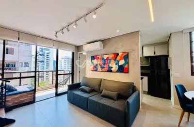 O Condomínio Edifício Twin Towers The Duplex está localizado na Alameda dos Jurupis, em Moema, São Paulo, oferecendo unidades duplex com 2 suítes e uma variedade de comodidades de lazer e serviços. O 