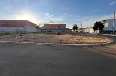 Oportunidade única: terreno de esquina no jardim dos lagos i