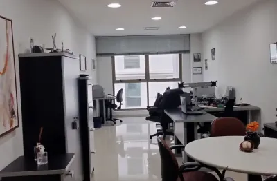 Oportunidade única! sala comercial toda mobiliada na av. das américas, ao lado do village mall. pronta para operar!