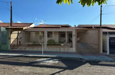 Casa com 3 quartos à venda no Conjunto Habitacional José Garcia Molina, Londrina 