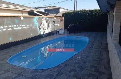 Casa à venda com 3 dormitórios ,1 suíte e piscina, no bairro gaivotas, matinhos, pr