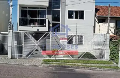 Maravilhosa casa à venda com 3 dormitórios e 1 suíte, no bairro  campo comprido, curitiba.