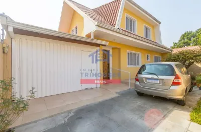 Maravilhoso duplex semi mobiliado medindo 183m2, em condomínio, com 4 quartos sendo uma suíte e clo