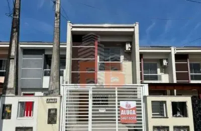 Sobrado geminado no jardim iririú com 3 quartos para locação, 102 m²