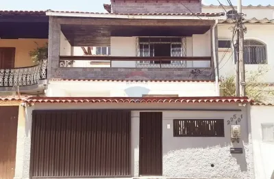 Casa à venda-850 mil-304m²-5 qts-2 suítes-5 banheiros-3 vagas-portuguesa/rj