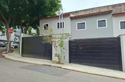 Casa com 2 quartos para alugar na Rua Marechal Floriano, 70, Vila Gilda, Santo André por R$ 3.000