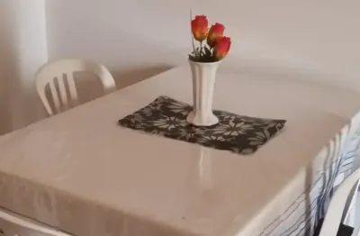 Apartamento com 02 dormitórios, localizado no primeiro andar, prédio sem elavador.