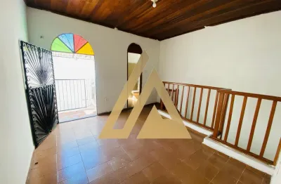 Vende-se casa com 2 quartos e uma excelente área externa privativa - petrópolis