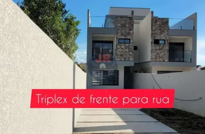 Triplex com amplo terreno na frente e nos fundos, suíte ampla com sacada