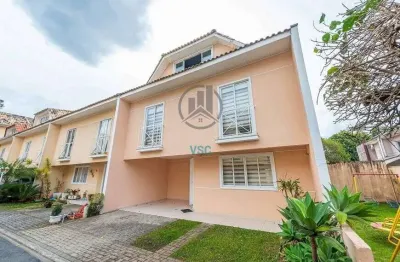 Triplex em condomínio, 3 quartos sendo uma suíte com 140m²