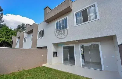 Sobrado em condomínio com piscina, 3 quartos sendo uma suíte com sacada
