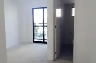 Dois quartos sendo uma suíte com sacada, na melhor localização do novo mundo