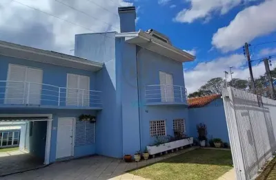 Triplex alto padrão, com um amplo espaço e piscina, 3 quartos sendo uma suíte