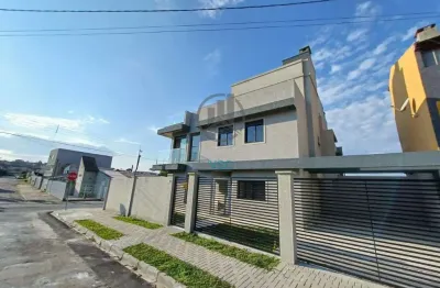 Tríplex de esquina, com 3 quartos sendo uma suíte e amplo terreno