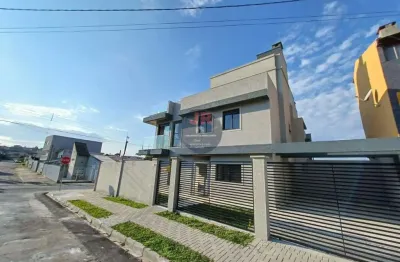 Tríplex de esquina, com 3 quartos sendo uma suíte e amplo terreno