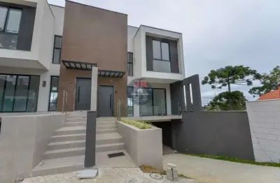 Tríplex em condomínio, 3 quartos sendo uma suíte com closet, 3 vagas e espaço nos fundos