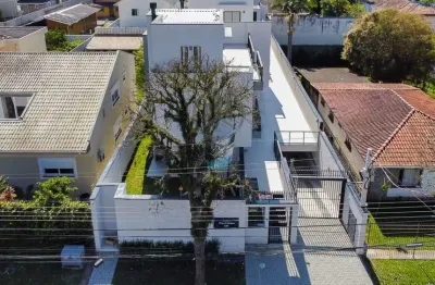 Sobrado triplex com 3 vagas no subsolo lado a lado 3 quartos sendo 1 suíte e terraço com banheiro a venda no guabirotuba