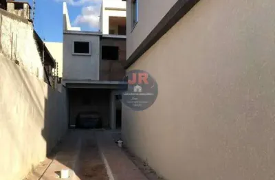 Corredor privativo, terraço com escritório e banheiro sobrado a venda no novo mundo