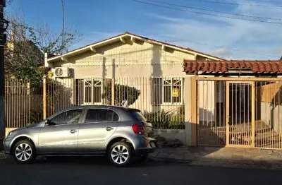Casa com 3 quartos à venda na acre, 198, parque amador, esteio por r$ 690.000