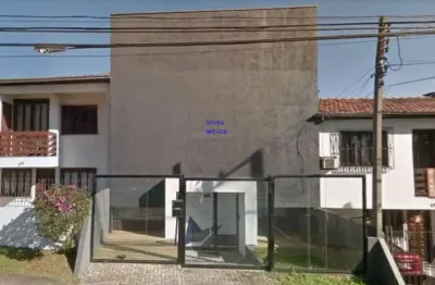 Sala comercial na melhor localização de curitiba-pr: sobrado semimobiliado por r$598mil. 4 salas, decorado, ar condicionado.
