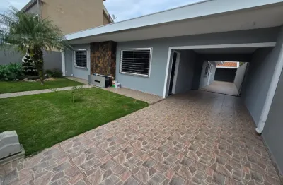 Casa térrea com 3 quartos e edícula localizada no neoville