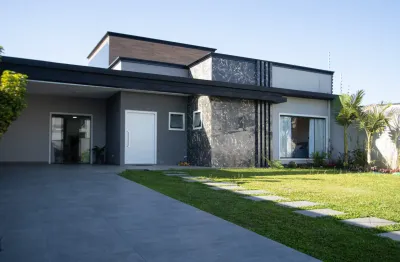 Maravilhosa casa térrea com 3 suítes e amplo terreno no neoville