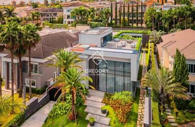 Casa à venda com 6 suítes, 1.470m², rooftop e garagem para 15 carros