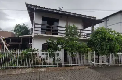 Residência à venda no bairro aventureiro, joinville