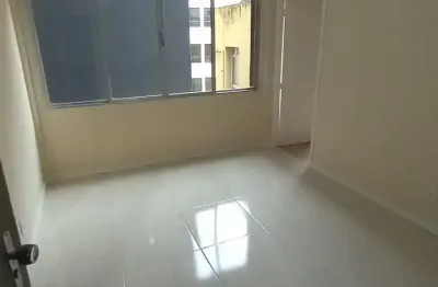 Apartamento de 1 quarto reformado e andar alto no centro de porto alegre apenas 135 mil !!!