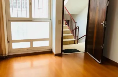 Apartamento de 2 quartos e 2 vagas entre os bairros menino deus e medianeira somente 280 mil