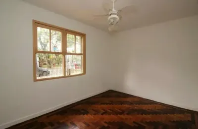 Apartamento de 3 quartos c/ pátio no menino deus prox ao shopping praia de belas barbada por 210 mil!!