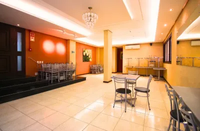 Apartamento de 2 quartos,vaga e suite na frente do shopping total oportunidade somente 350 mil!!