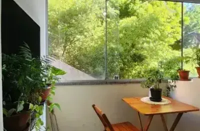 Apartamento de 2 quartos com vaga coberta,  churrasqueira e sacada no bairro medianeira