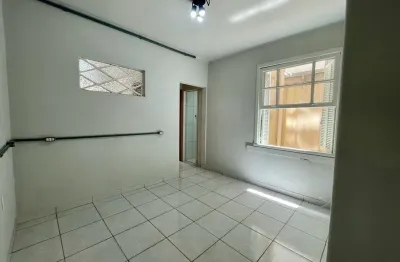 Apartamento de 2 quartos no centro histórico reformado, sol da manhã ac, fin e compra assistida