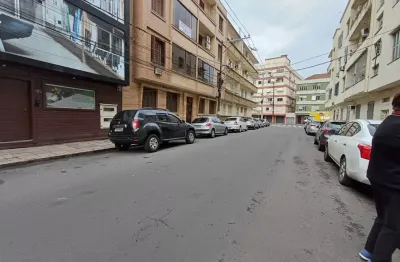 Apartamento de 2 quartos c/ sacada  na Cidade Baixa prox a Epatur