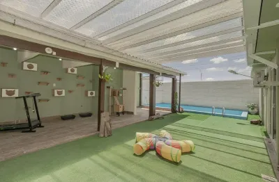 Casa c/ piscina 3 quartos,3 vagas possibilidade de 2 suites pátio na frente prox ao Iguatemi barbada !!!