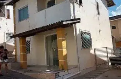 Casa em condomínio fechado com 3 quartos à venda na rua eduardo p dos santos, caixa d'água, lauro de freitas por r$ 465.000