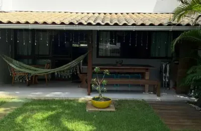 Casa em condomínio fechado com 2 quartos à venda na rua arraia, guarajuba, camaçari, 150 m2 por r$ 1.400.000