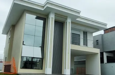 Casa em condomínio fechado em florianópolis com móveis planejados