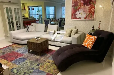 Lindo apartamento semimobiliado 3 suítes 3 vagas frente mar meia praia