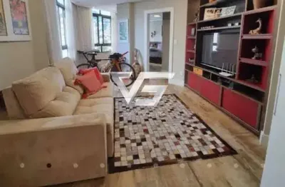 Amplo apartamento na beira mar norte com 206m²  3 dormitórios sendo 2 suítes